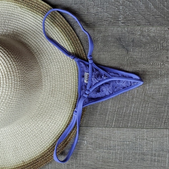 Diamond Lace Wicked Weasel rare-vintage thong bikini. Top: XS, Bottoms: large - Picture 7 of 9